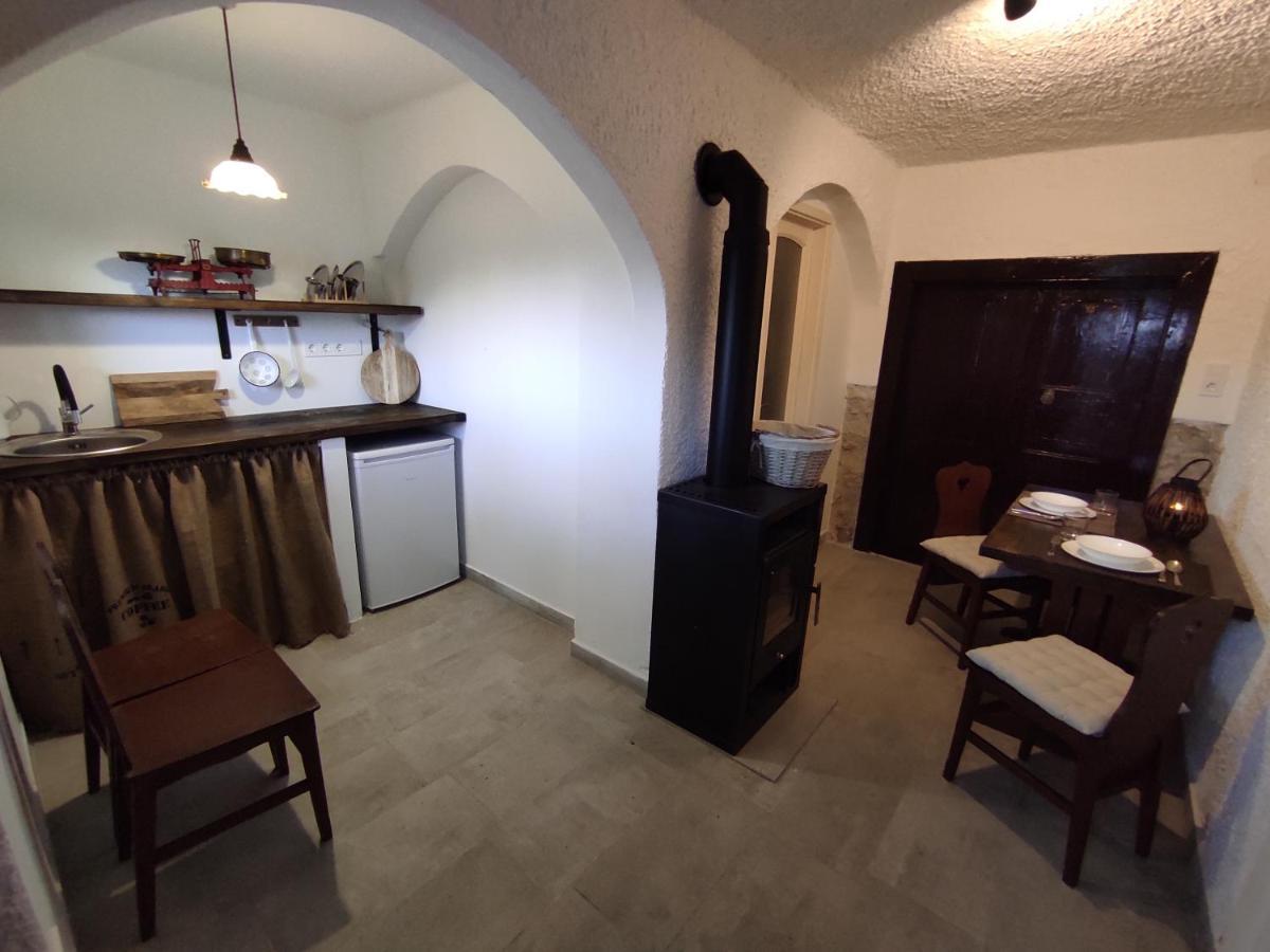 Kishaz A Szolohegyen Apartment บาลาโตนาคาลิ ภายนอก รูปภาพ